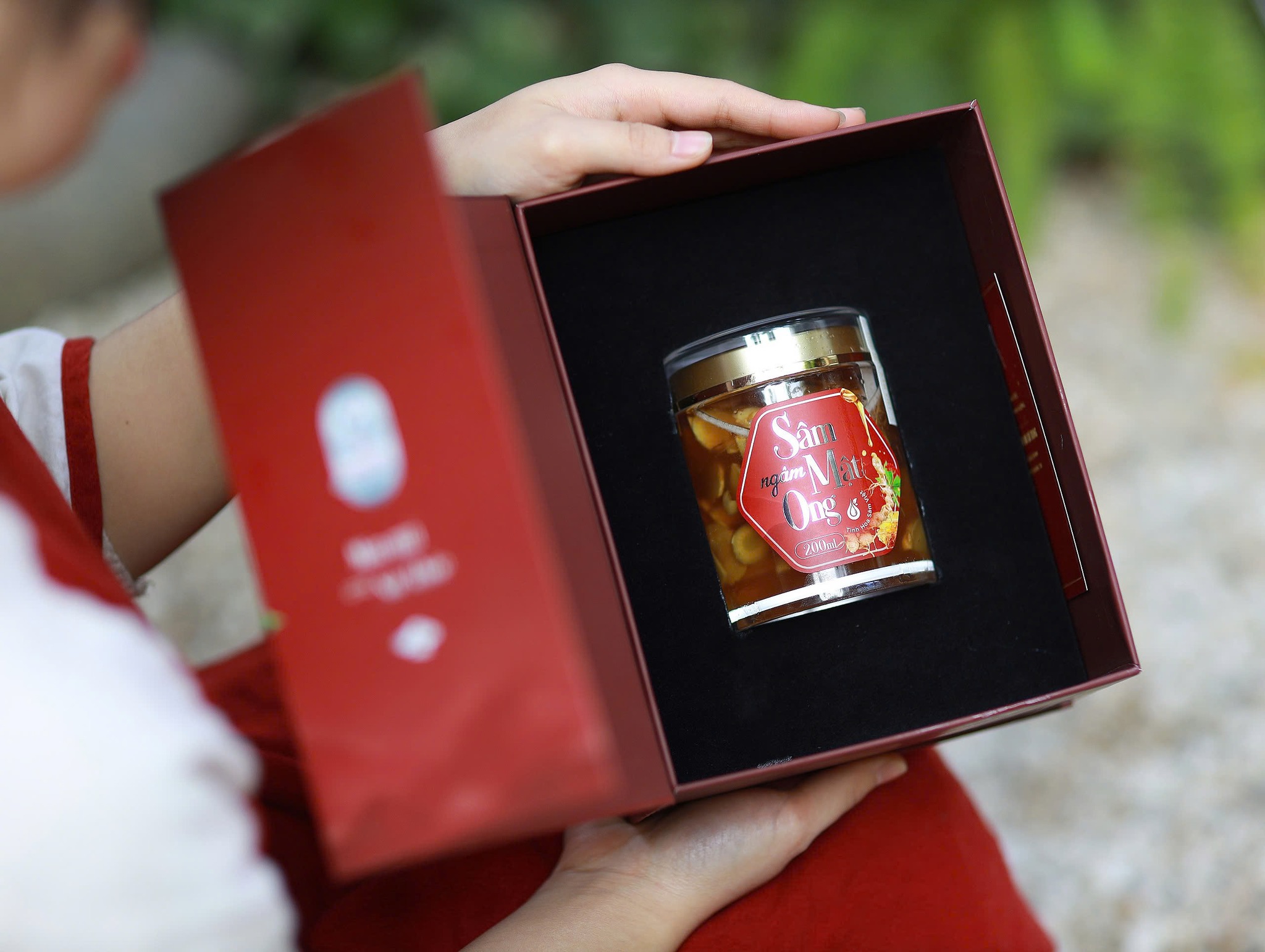 Cách ngâm sâm Ngọc Linh với mật ong đúng chuẩn